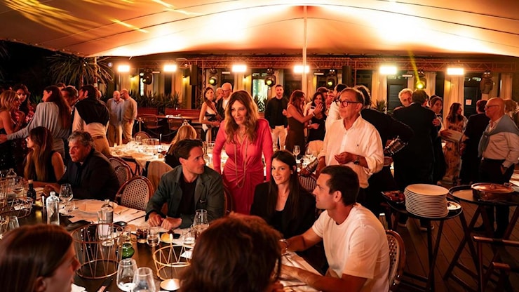Aperto il Tala, beach club di Daniela Santanchè e Dimitri Kunz D’Asburgo. Anche La Russa all’inaugurazione - La Nazione