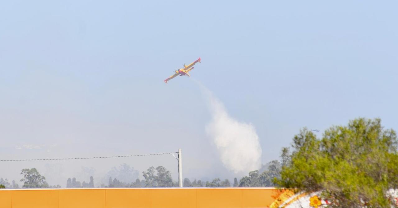 Incendio alle porte di Olbia, chiusa la 125: canadair in volo