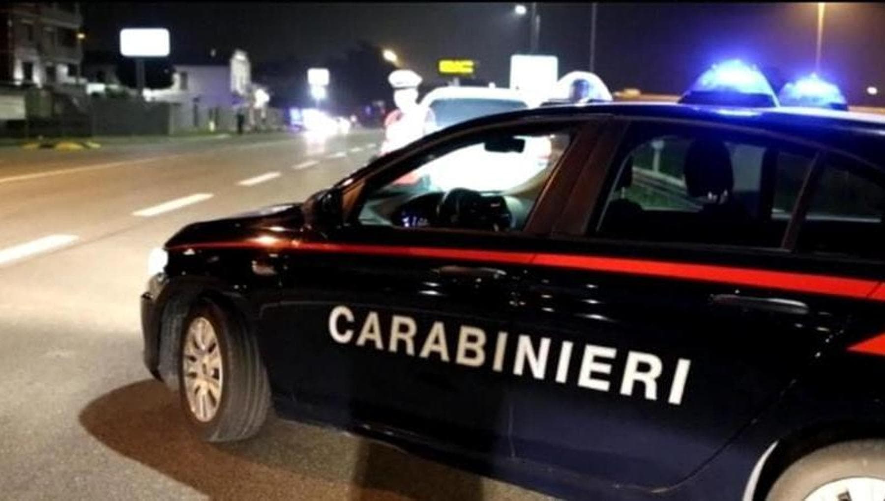 Doppio accoltellamento nella notte tra Napoli e Casoria: si indaga su possibile collegamento