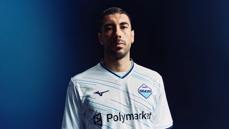 Lazio, ecco la seconda maglia 26/27: torna il tema delle righe - Sportmediaset