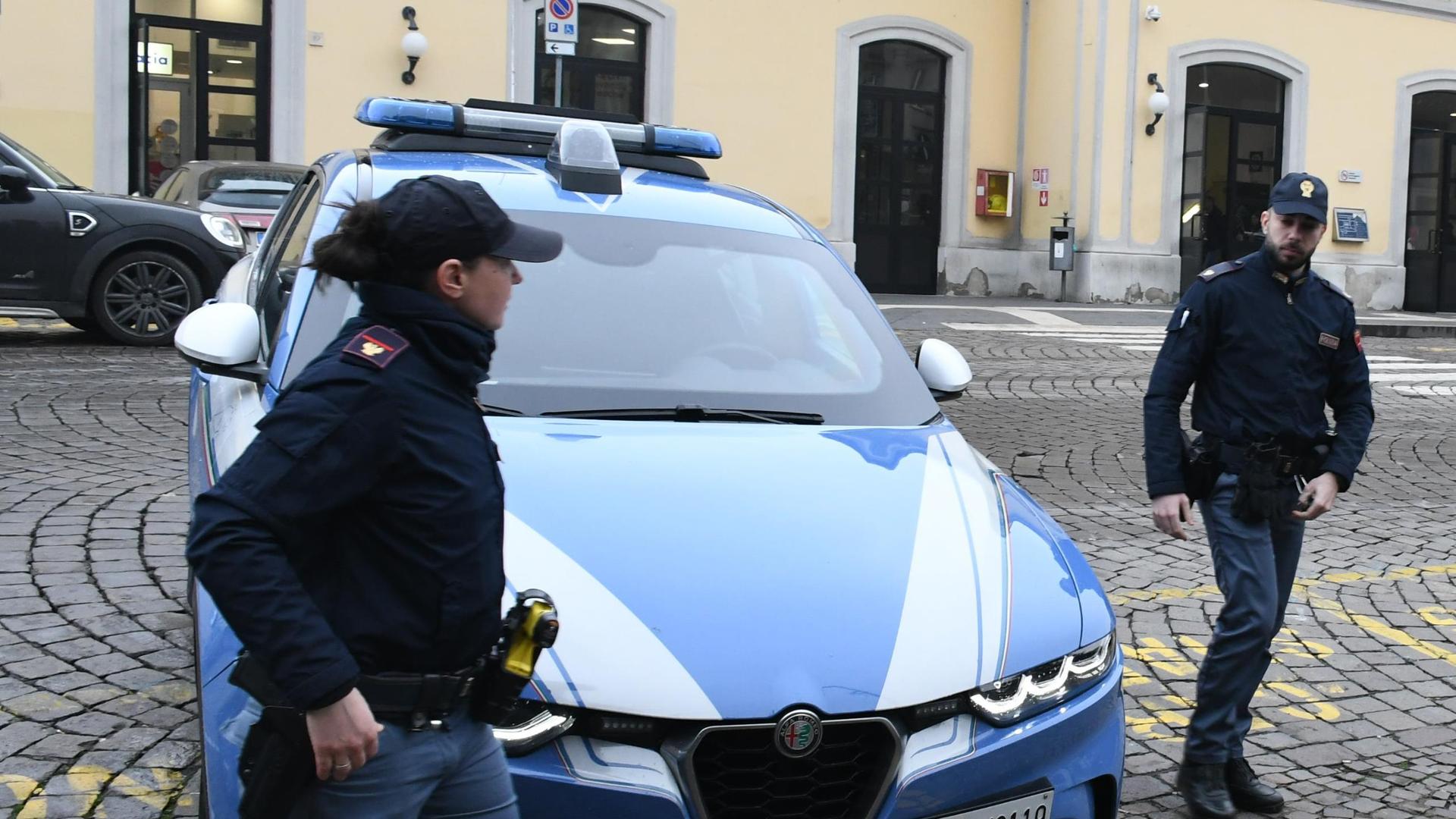 Terrorismo, 17enne arrestata a Pavia: sul telefono aveva manuali per costruire una cintura esplosiva