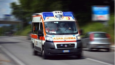 Ciclista di 67 anni muore investito a Massarosa, traffico in tilt sulla via di Montramito