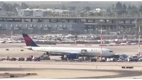 Allarme bomba sul volo Tel Aviv-Vienna, caccia bulgaro scorta l'Airbus a Sofia