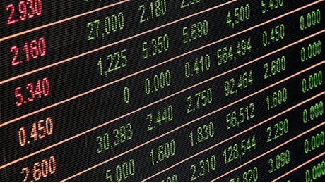 Borse europee in ordine sparso, vendite sul tech in Asia e greggio in calo