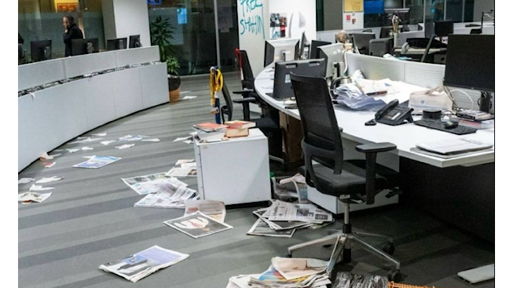 L’elefante nella stanza. La Repubblica in vendita, la Stampa a rischio chiusura - Contropiano