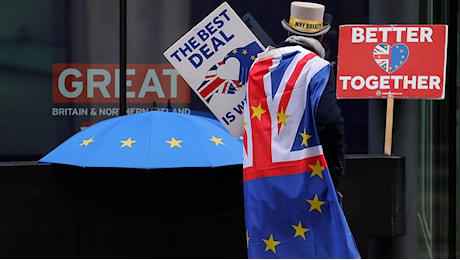 Brexit, Burnham apre al ritorno nell’Ue: Macron dice «Welcome back»