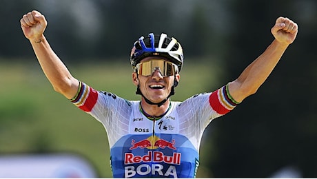 Tour de France, 15esima tappa: Evenepoel beffa Pogacar e Del Toro, ritiro per Vingegaard