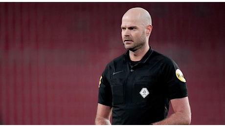 Choc nel calcio: trovato morto a 38 anni l'arbitro olandese escluso dai Mondiali. Il mistero e le indagini