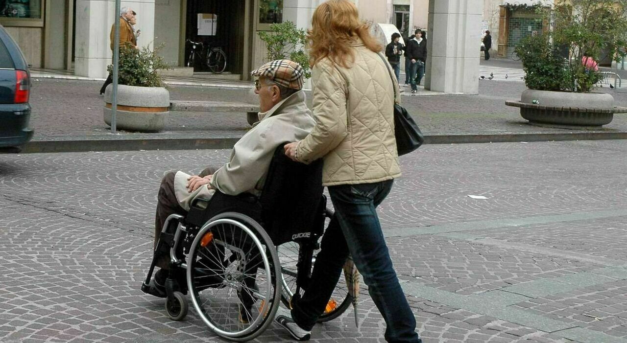 Colf e badanti, contributi in scadenza a luglio: ecco chi deve pagare e quanto. La guida completa