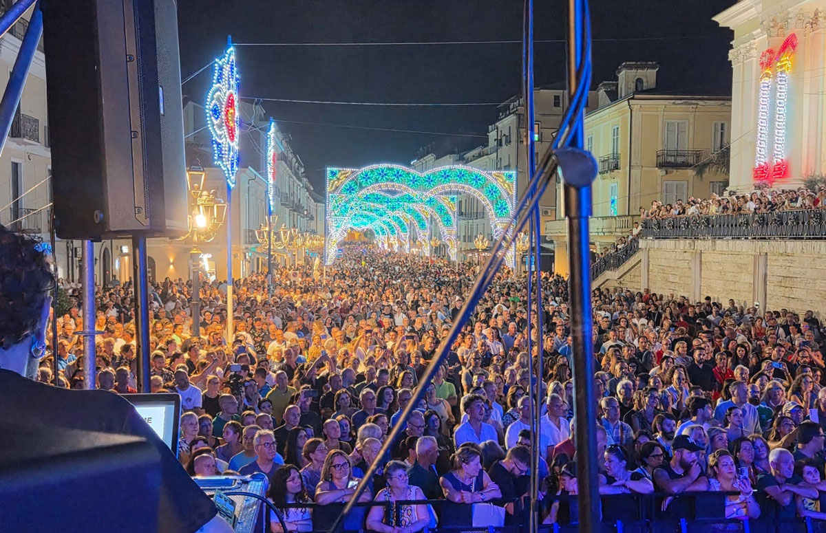 Lamezia saluta festeggiamenti Santi Patroni con concerto di Amedeo Minghi: tre giorni di fede, musica e partecipazione