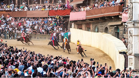Palio di Siena, annullata la Provaccia per il maltempo: pista di tufo impraticabile