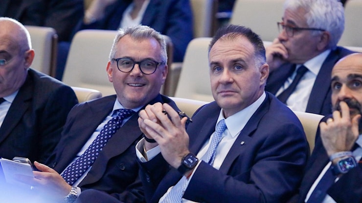 L’automotive incalza la Ue: “Riveda subito le regole” - la Repubblica