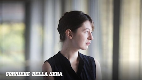 Sally Rooney, libri ritirati nel Regno Unito: scoppia la protesta