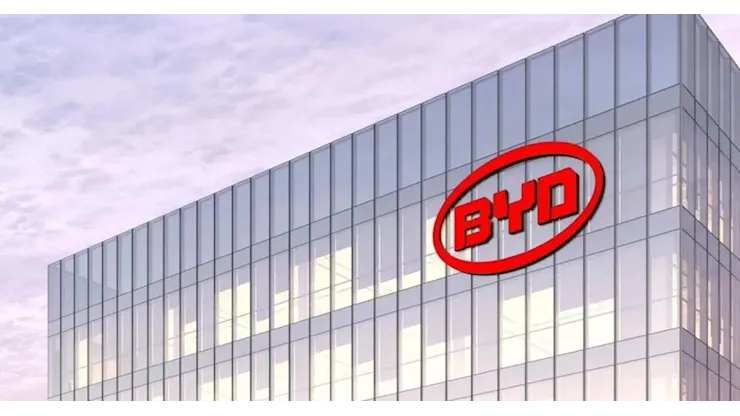 BYD nel mirino e un miliardo di euro al giorno: la UE prepara la stretta sulla Cina - Automoto.it
