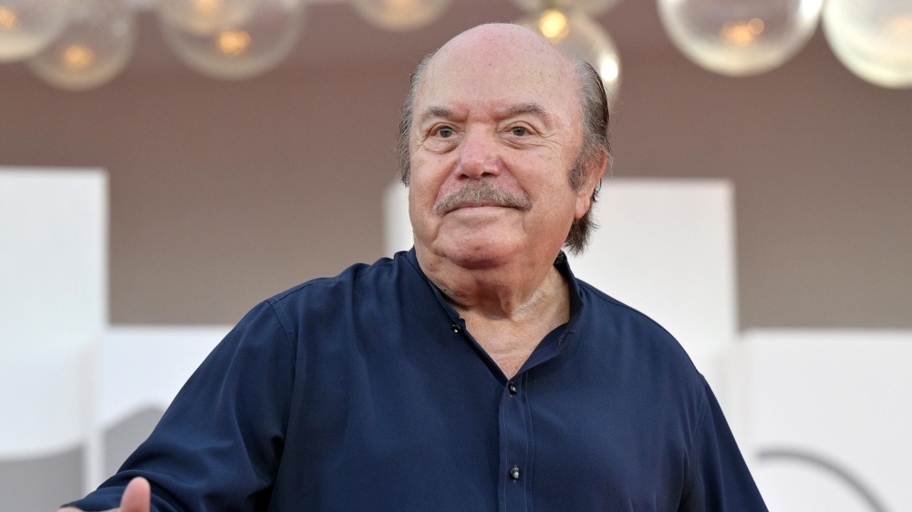 Lino Banfi compie 90 anni, auguri al nonno d'Italia. Sapevate del nome d'arte?