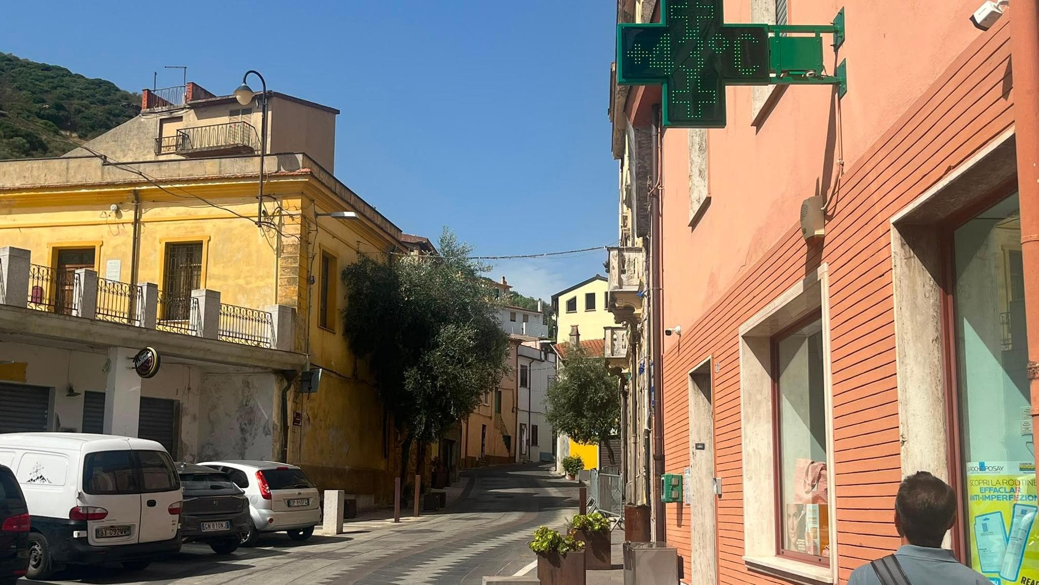 Orani, il paese che vive a 46 gradi. “Strade vuote, asili chiusi, le tubature roventi scoppiano”