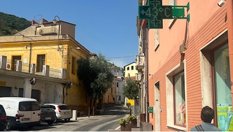 Ondata di caldo in Sardegna, a Orani e Benetutti 43 gradi. A Cagliari scattano le chiusure per il bollino rosso