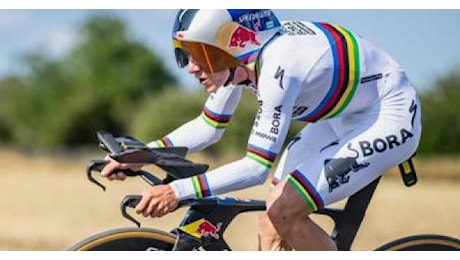 Tour de France, Evenepoel vince la cronometro della 16a tappa, Pogacar resta in maglia gialla