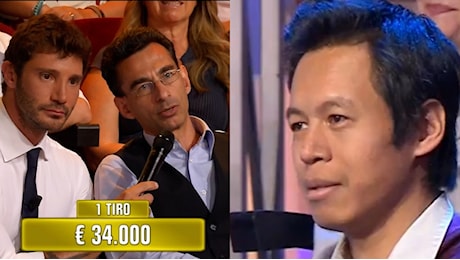 Affari Tuoi, il Dottore getta il caos sul futuro di Thanat e Lupo:Uno solo si salverà". E De Martino:Farò come Bonolis"