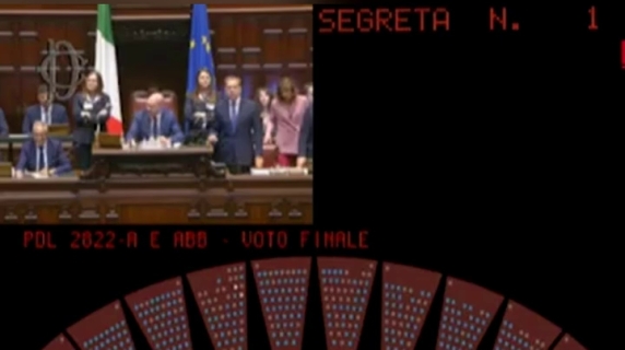 La legge elettorale passa alla Camera con 217 sì: l'applauso della maggioranza