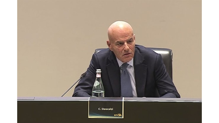 Eni, il 7 maggio il cda per il quinto mandato di Descalzi. Buyback fino a 4 miliardi di euro - Milano Finanza