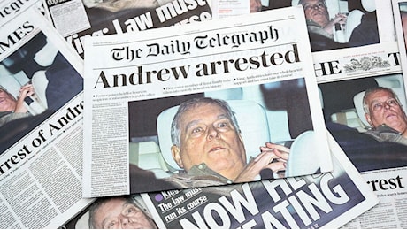 Bbc, Buckingham Palace sapeva da sei anni delle mail controverse dell'ex principe Andrea