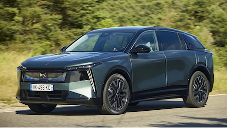 Ds N°7, la crossover francese costruita a Melfi che punta tutto su lusso ed elettrico