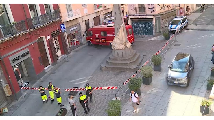 Ebola, cordoni sanitari e vigili del fuoco: specialisti in azione a Cagliari - RaiNews