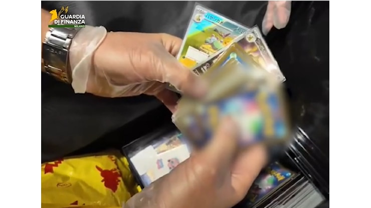 Maxi sequestro all'aeroporto di Linate: trovate 20mila carte collezionabili di contrabbando acquistate in Giappone - Prima la Martesana