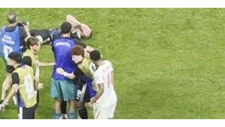 Bellingham-Messi, la lite in campo diventa un meme: la svolta di Argentina-Inghilterra