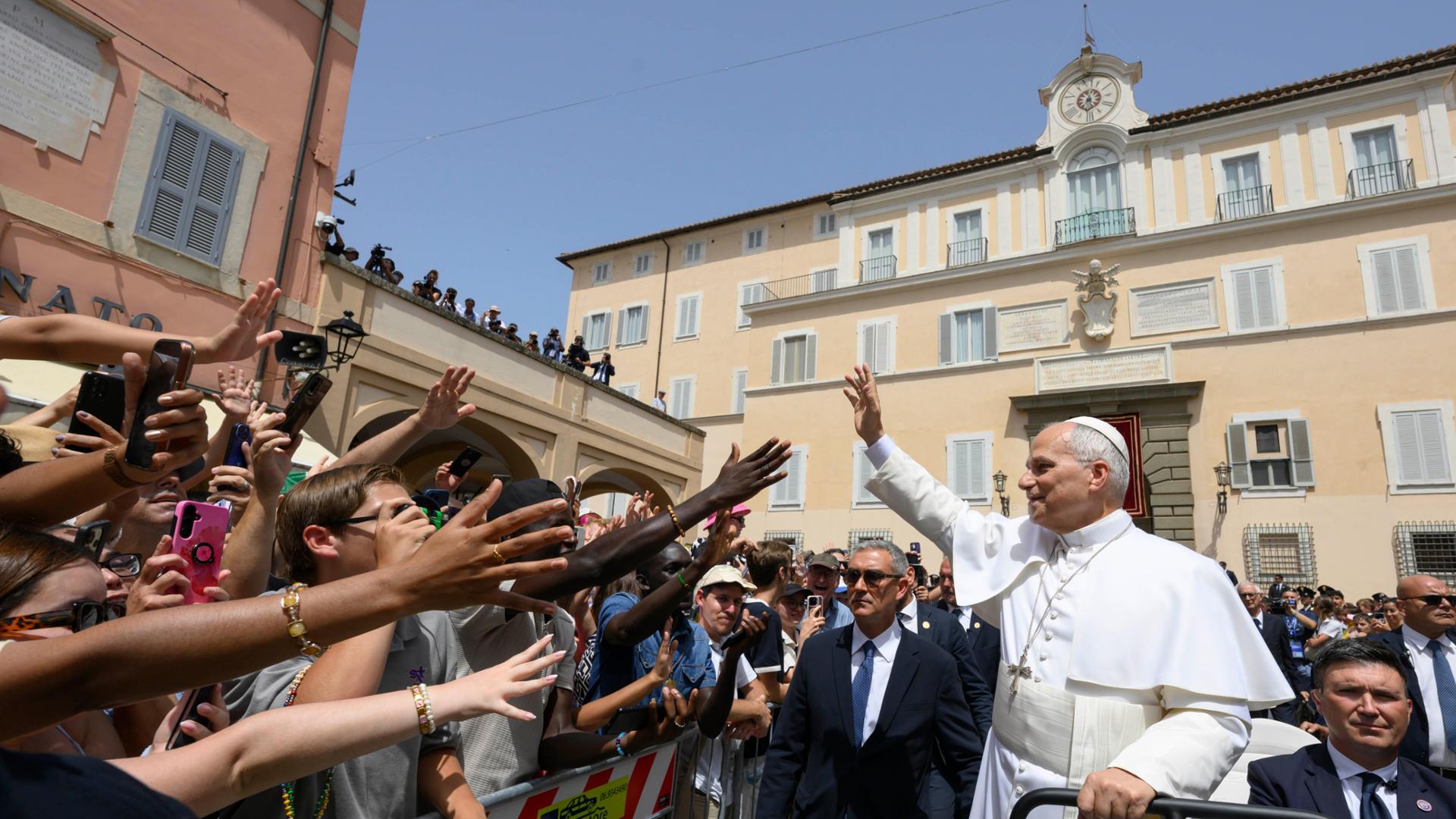 Prevost non fa politica, si offre come guida spirituale
