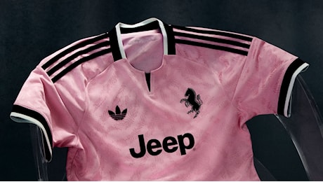 La nuova maglia rosa della Juve fa il suo debutto nel wrestling: Je'Von Evans sul ring con i colori bianconeri