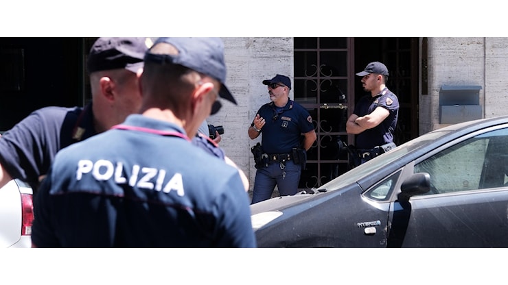 Manuali per una cintura esplosiva e propaganda jihadista sul cellulare: arrestata una 17enne nel Pavese - Secolo d'Italia