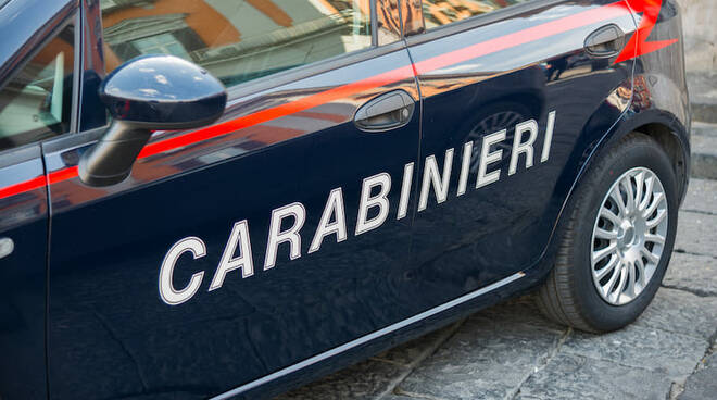 Roma: omicidio a Mentana, vede uomo parlare con ex e lo uccide a calci e pugni, arrestato