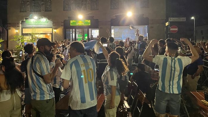 Mondiali, l’Argentina in finale: la festa dei tifosi albiceleste a Bergamo -Foto/Video