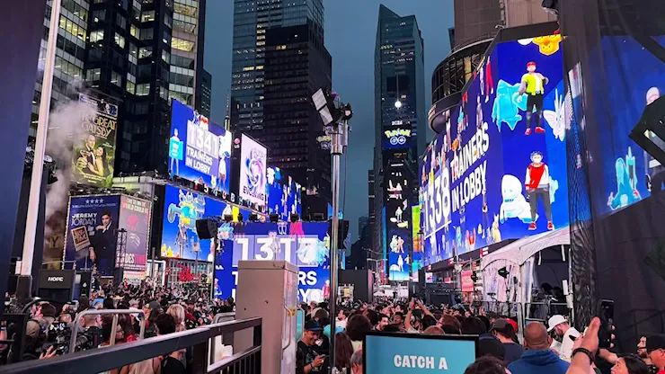 Migliaia di giocatori a Times Square per sconfiggere Mewtwo - Techprincess