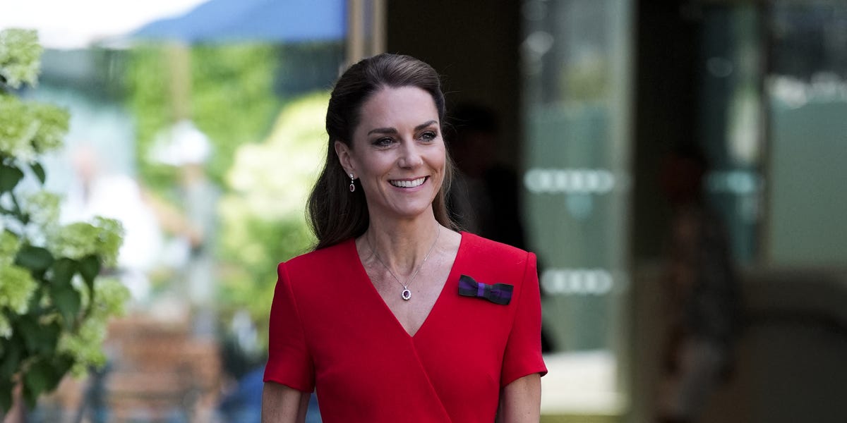 Kate Middleton conquista Wimbledon con l'abito rosso più elegante dell'estate
