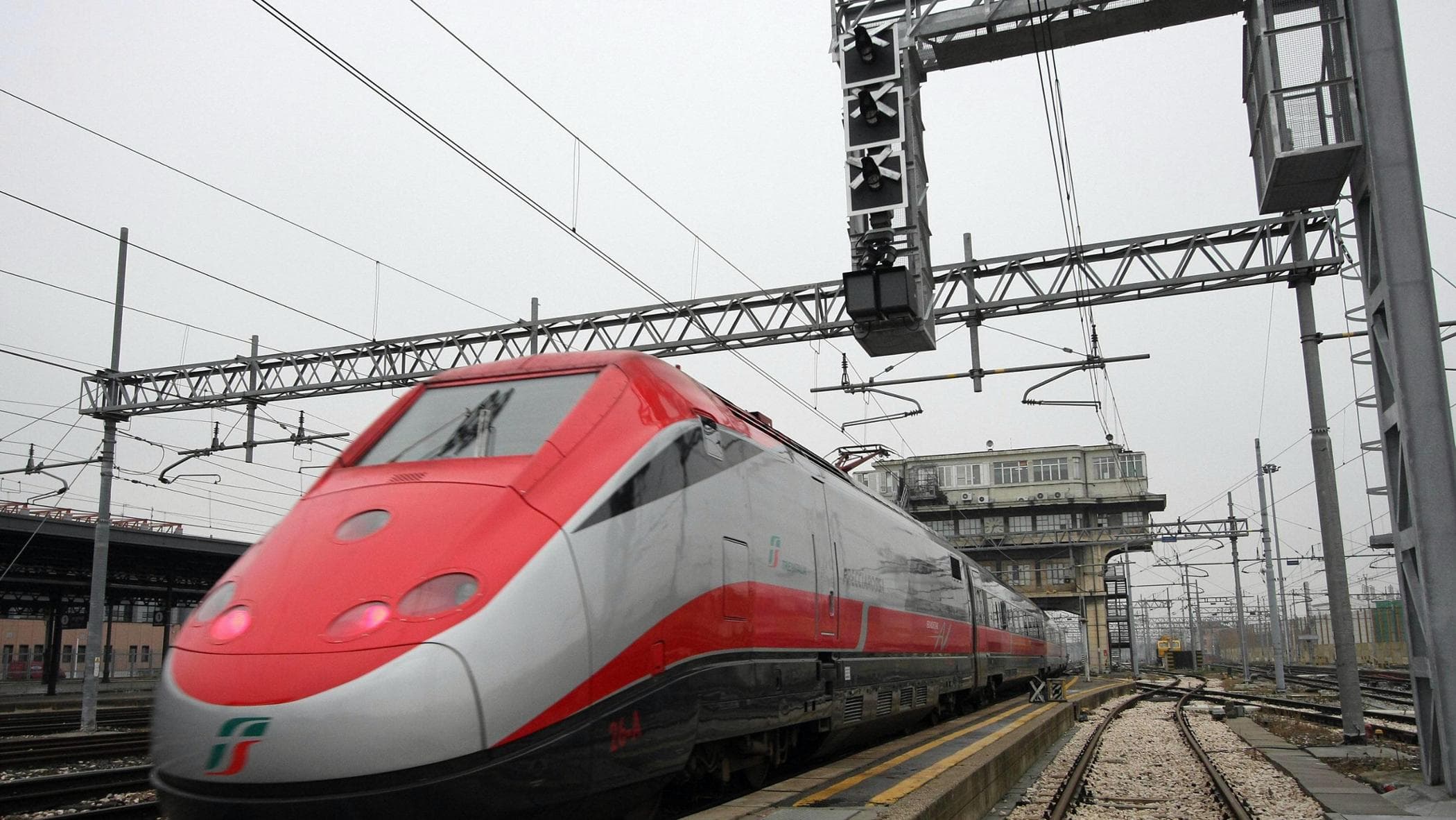 Guasto a un Frecciarossa: più di 330 passeggeri bloccati sul treno. Tra loro l’Ad di Rfi, Aldo Isi