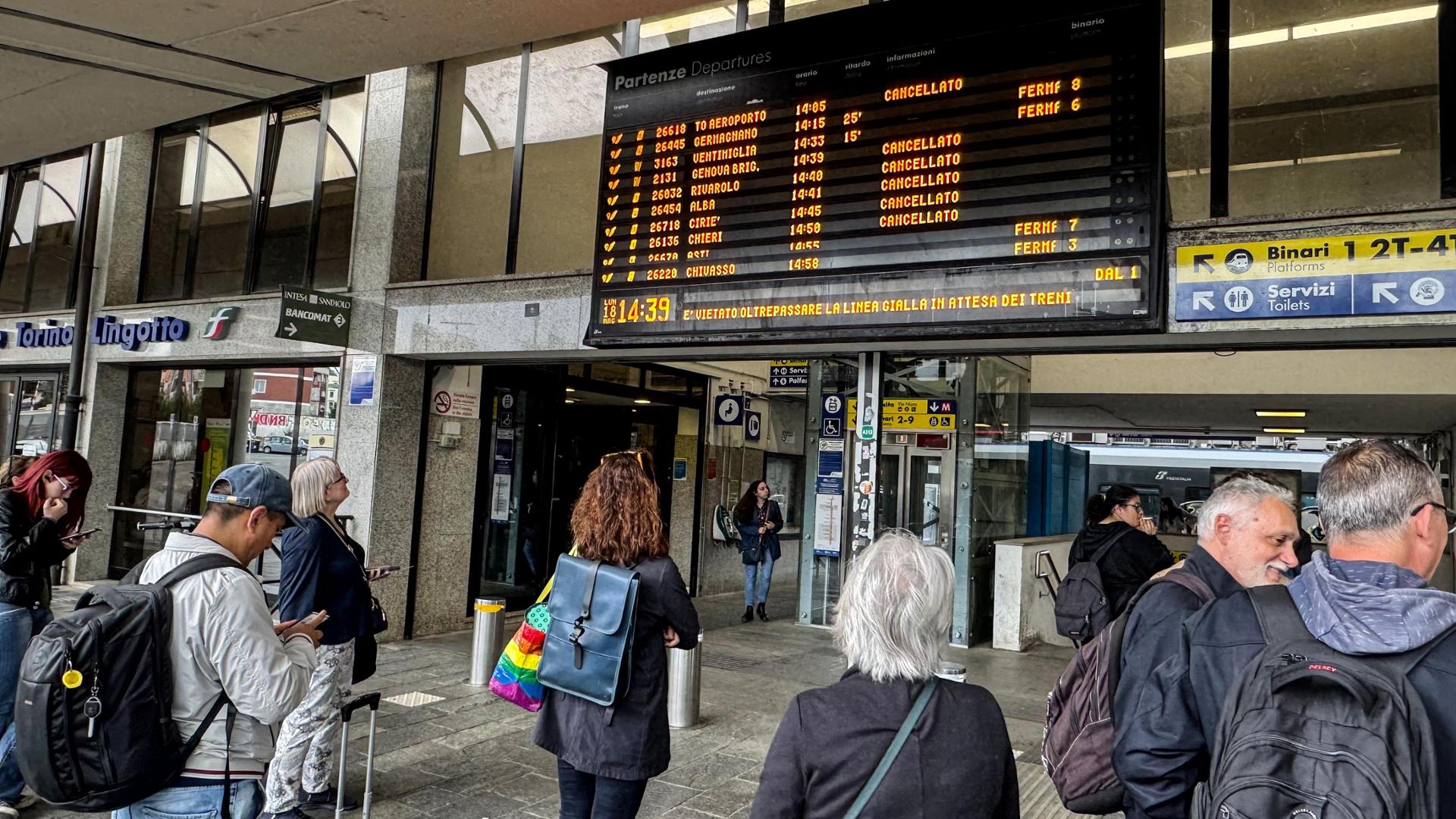 Oggi e domani lo sciopero di treni e navi: ecco gli orari e le fasce garantite
