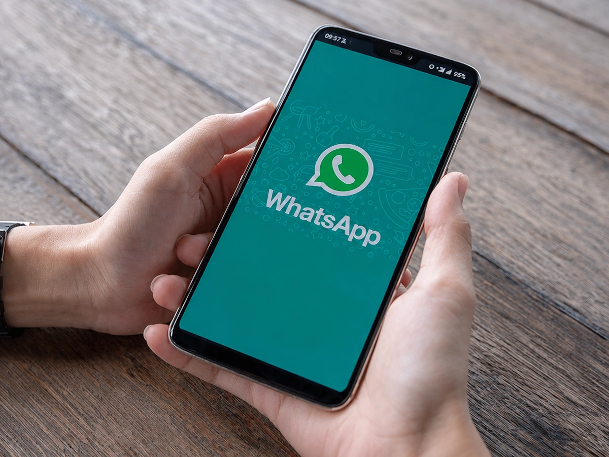 WhatsApp Plus anche in Italia: costi, come si attiva e cosa offre