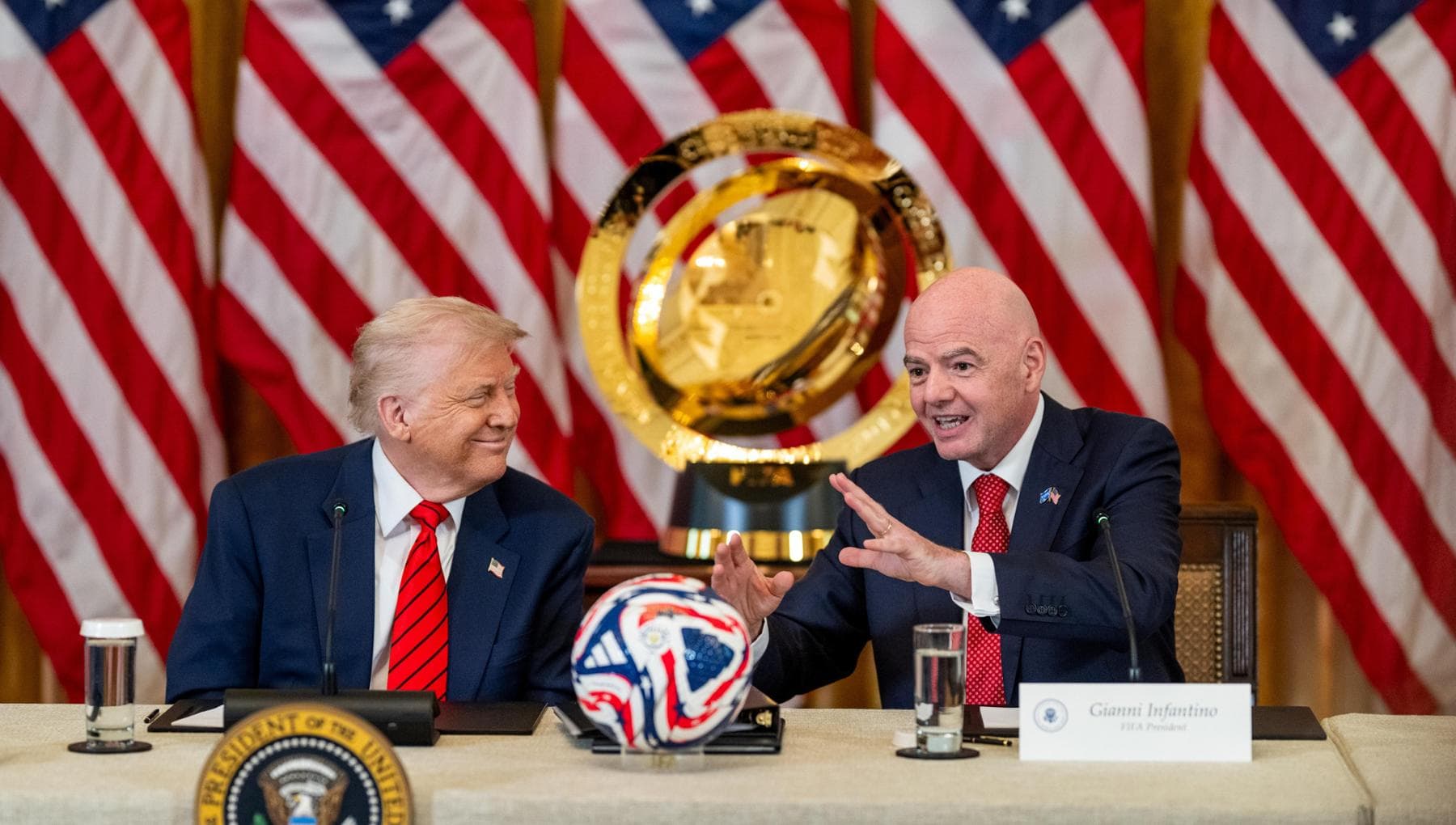 Infantino, la scalata del padrone del calcio che sussurra ai potenti