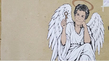 A Barcellona un murale per Maricarmen, l'87enne sfrattata simbolo delle proteste per la casa