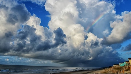 Meteo, l'alta pressione perde forza: rovesci e temporali in arrivo al Centro