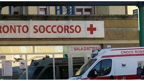 Aggressione al Cardarelli, paziente tenta di strangolare un'operatrice: 21 giorni di prognosi